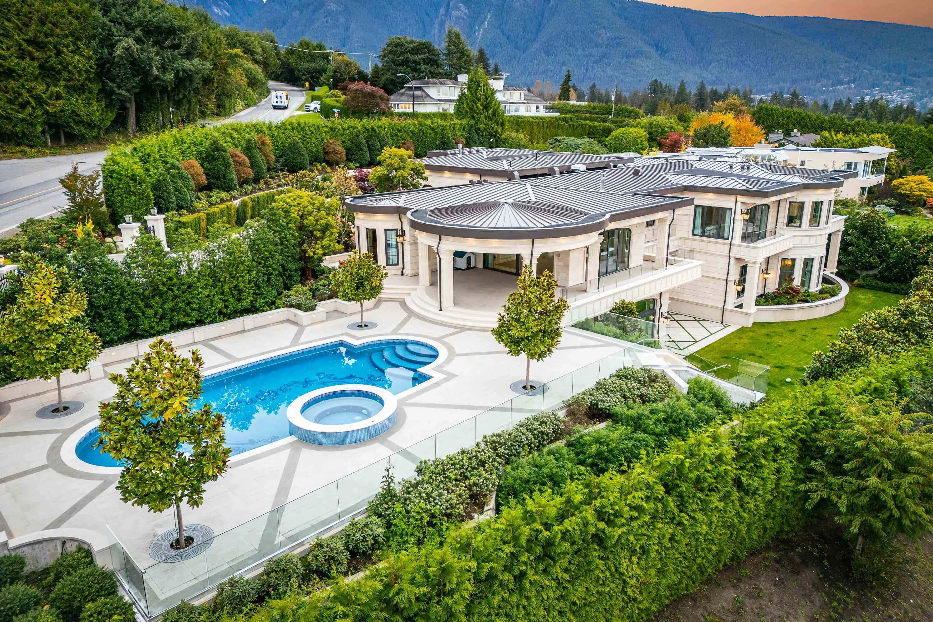 839 Eyremount Drive, West Vancouver, BC V7S 2A8