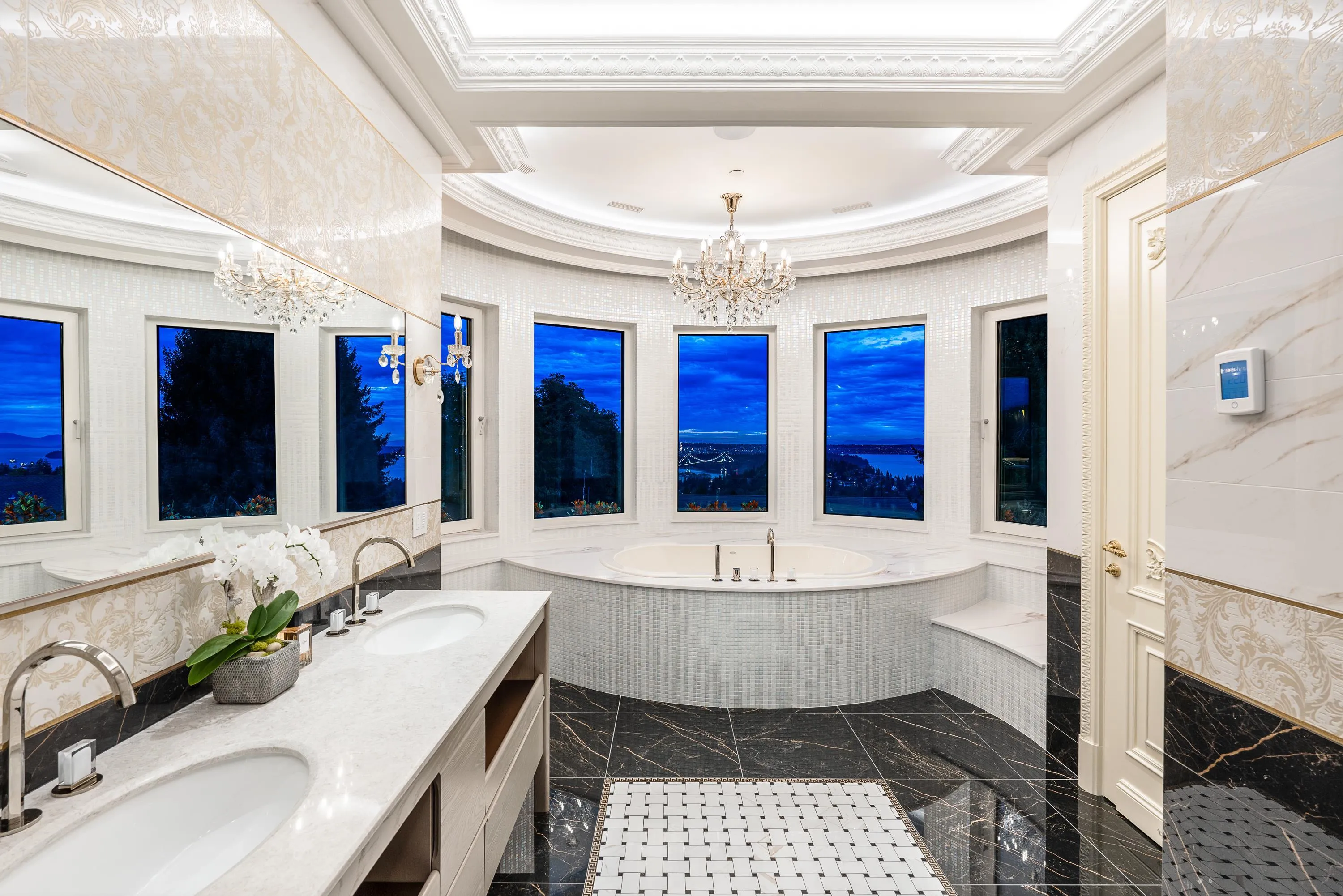 839 Eyremount Drive, West Vancouver, BC V7S 2A8