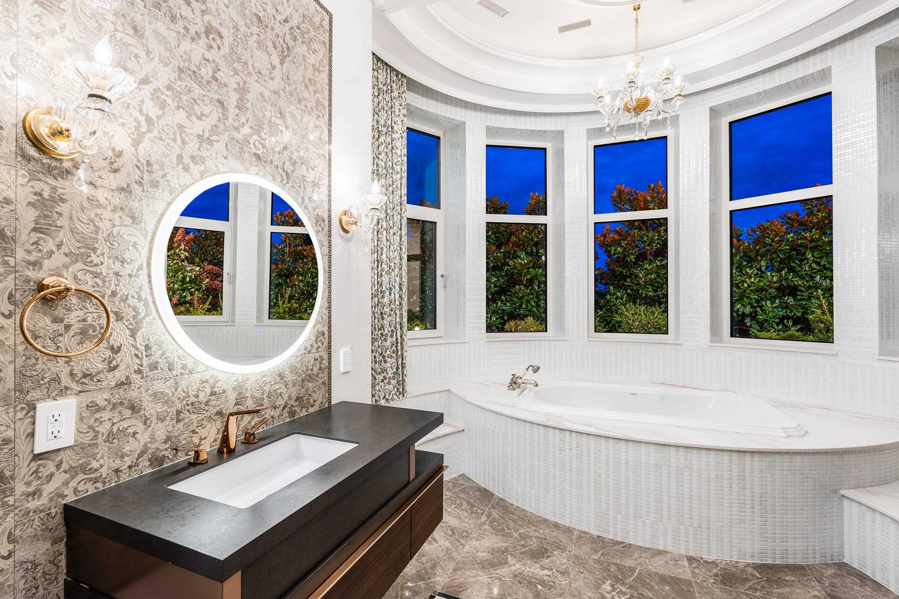 839 Eyremount Drive, West Vancouver, BC V7S 2A8