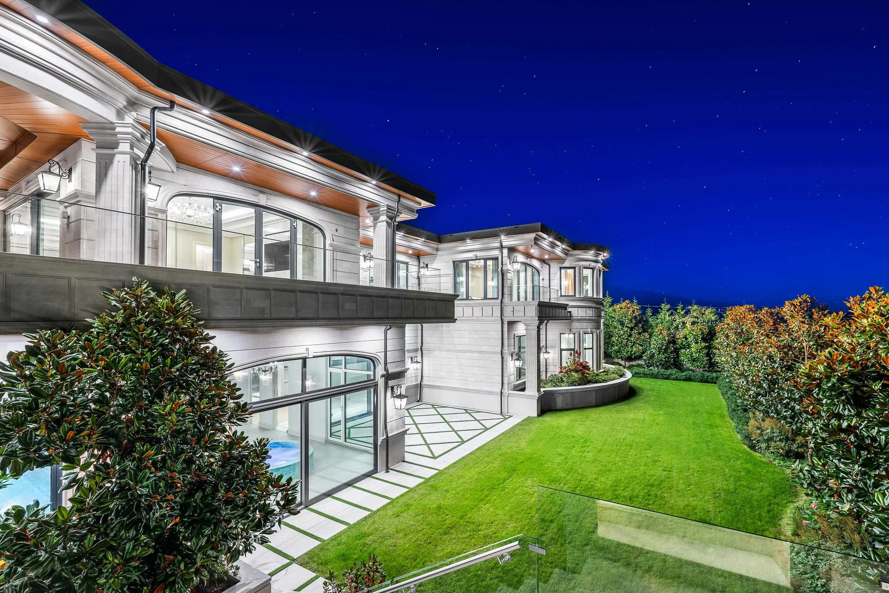839 Eyremount Drive, West Vancouver, BC V7S 2A8