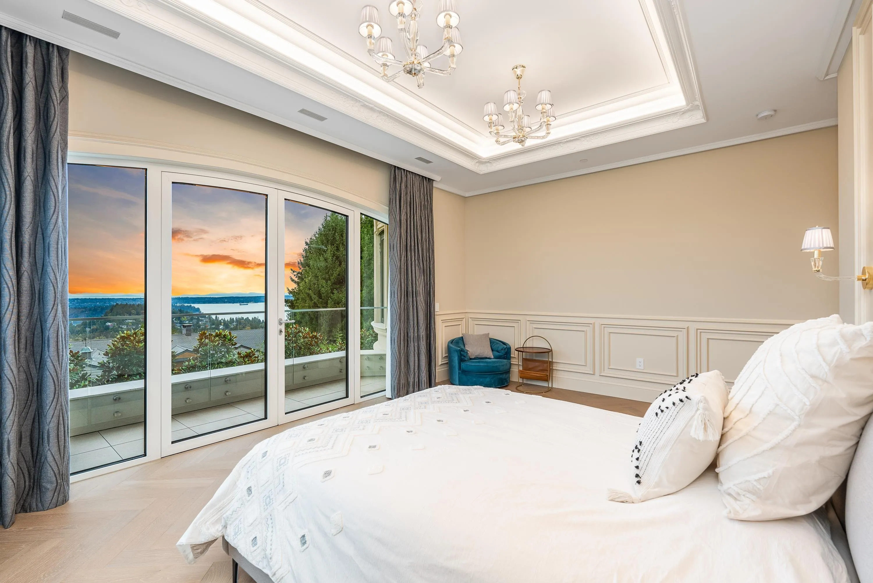 839 Eyremount Drive, West Vancouver, BC V7S 2A8