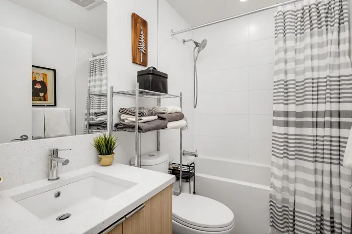 Full bath with shower / bath combo and vanity