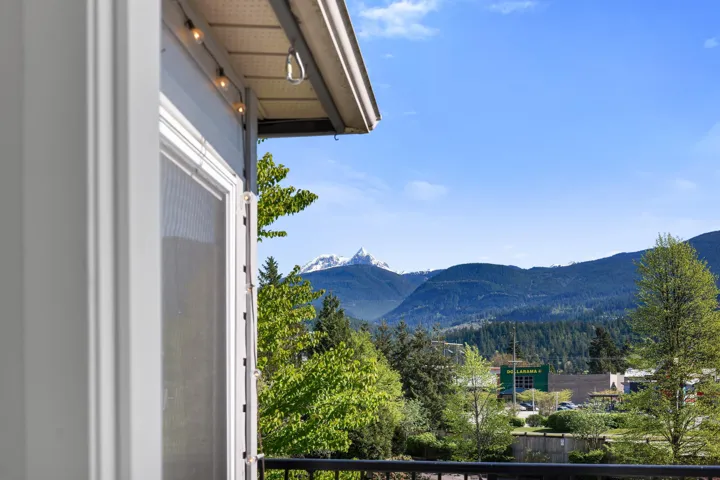 Open balcony featuring black metal railings and a clear mountain range backdrop