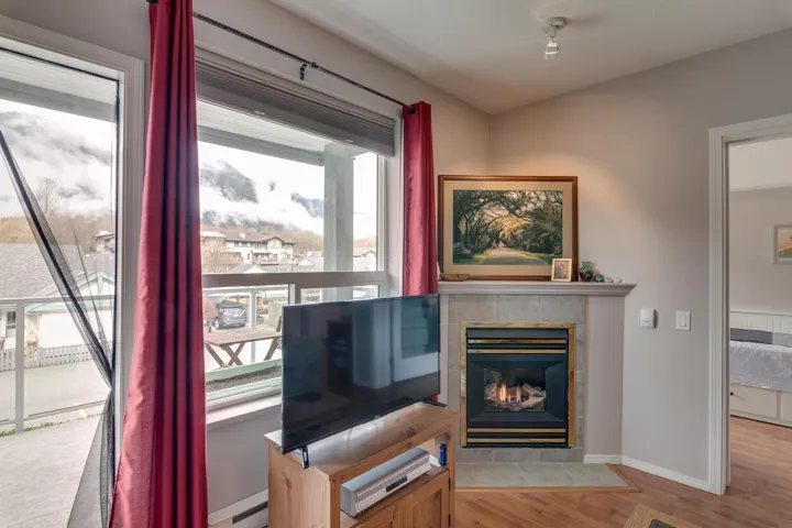 Gas for fireplace and the hot water is included in the condo fees