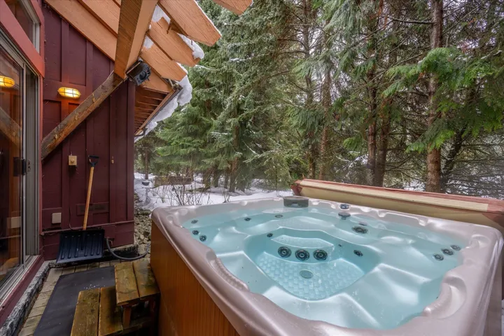 Exterior view of a jacuzzi