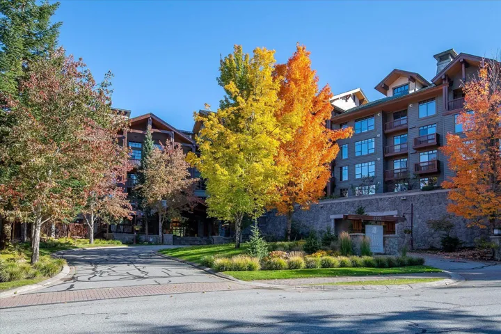 View of apartment building / complex