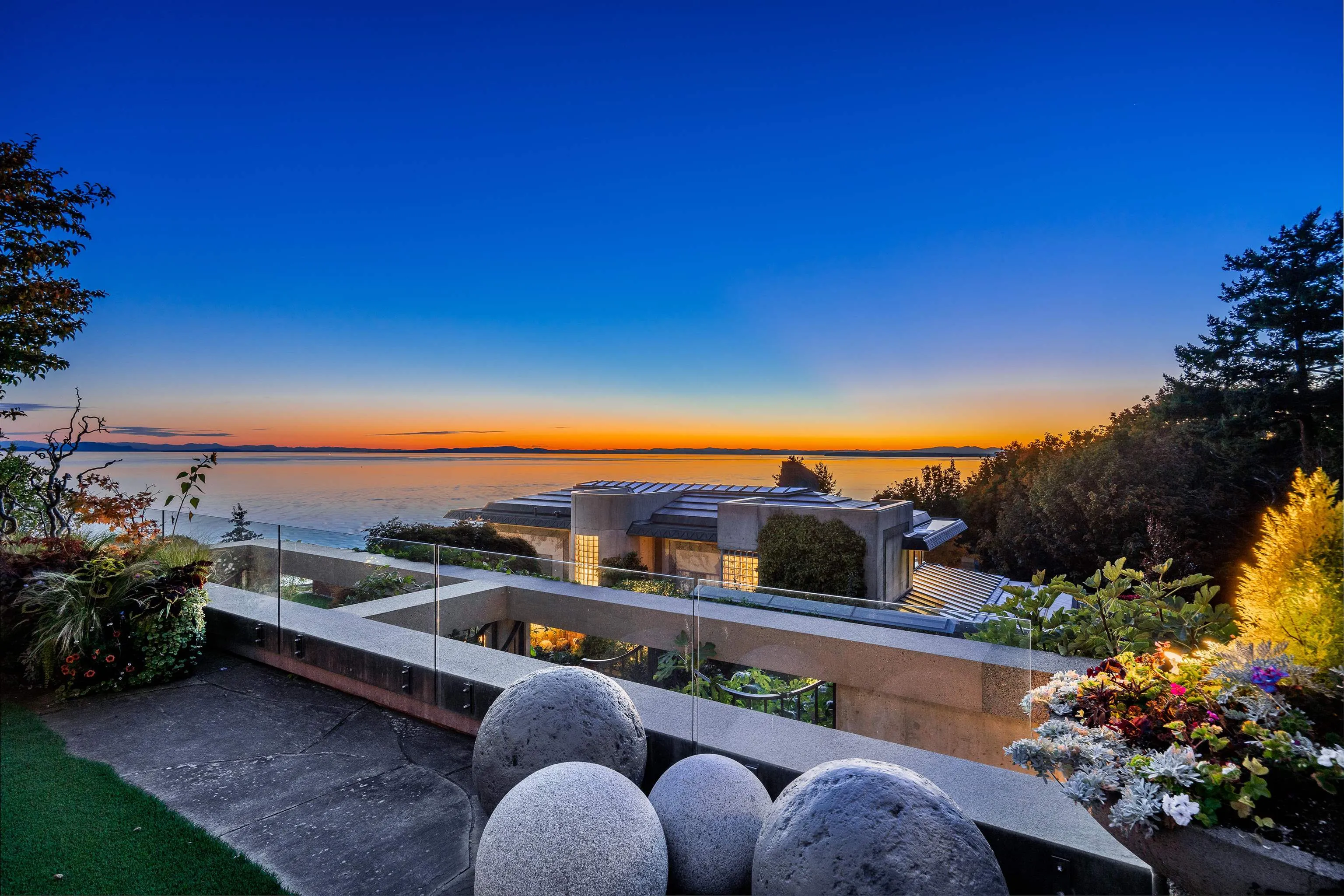 14971 Prospect Avenue, White Rock, BC V4B 2B3