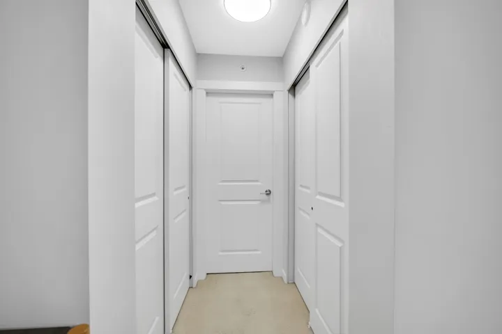 Corridor with light carpet