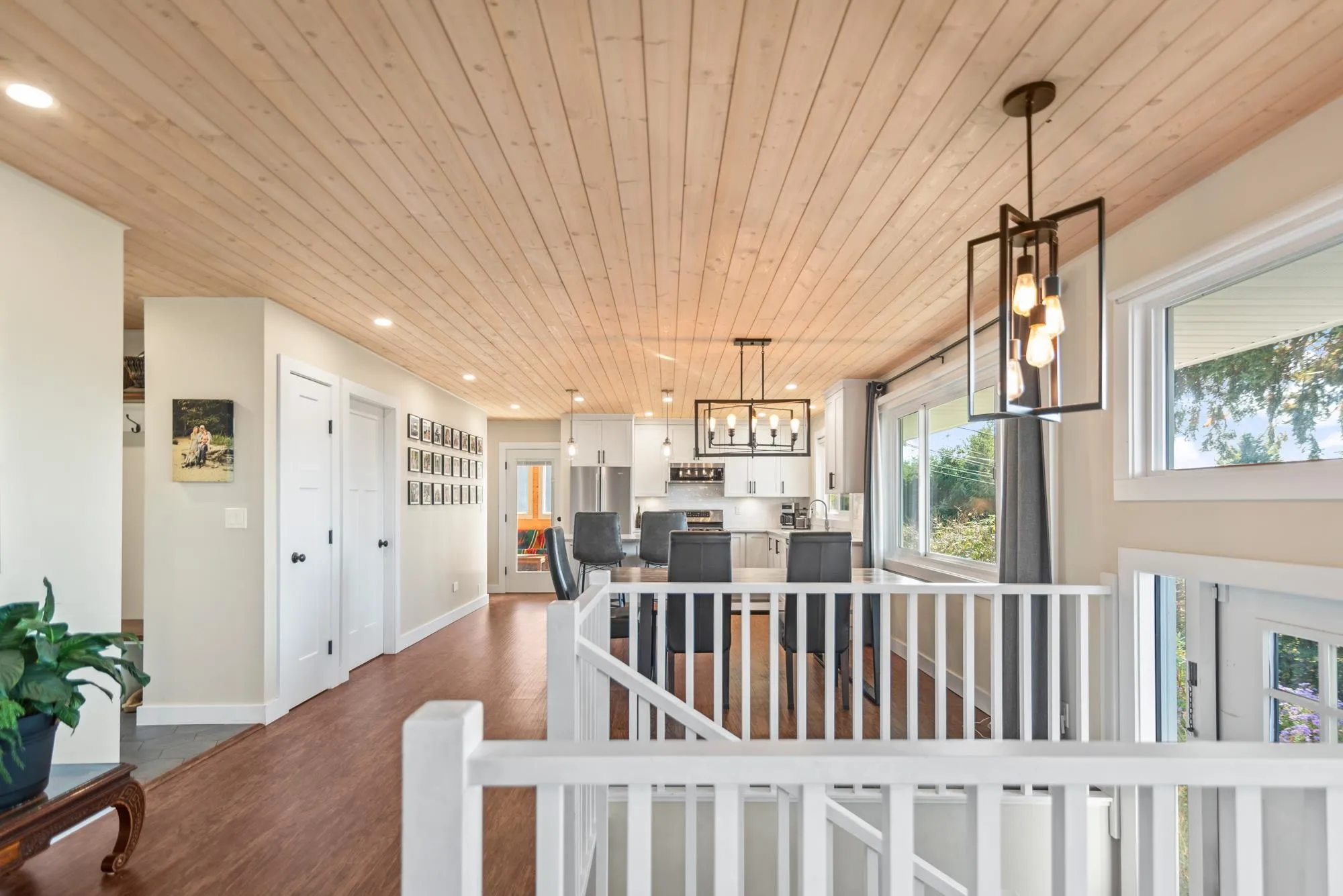 4770 Laurel Avenue, Sechelt, BC V7Z 0B4