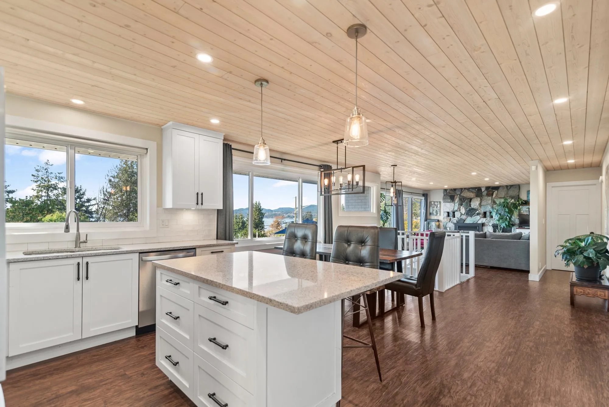 4770 Laurel Avenue, Sechelt, BC V7Z 0B4
