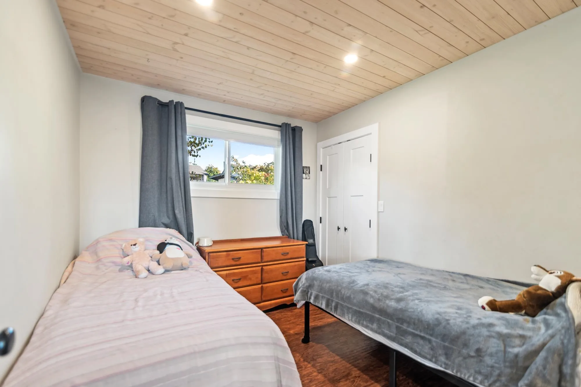 4770 Laurel Avenue, Sechelt, BC V7Z 0B4