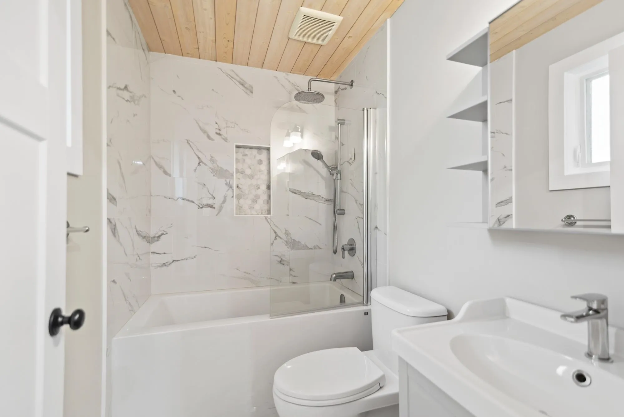 4770 Laurel Avenue, Sechelt, BC V7Z 0B4