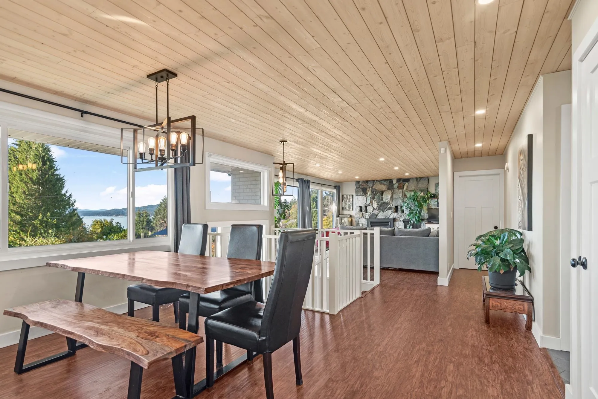 4770 Laurel Avenue, Sechelt, BC V7Z 0B4