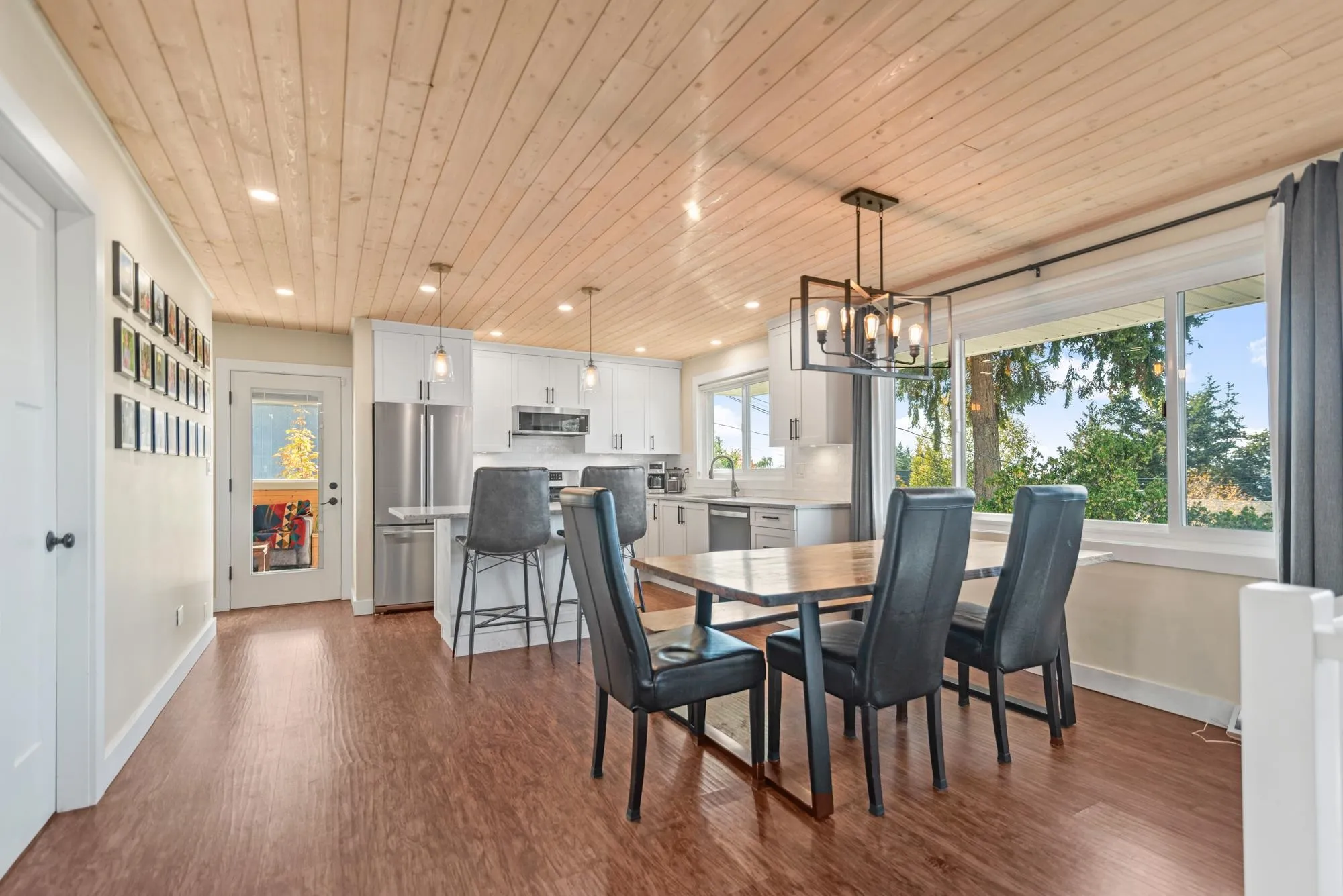 4770 Laurel Avenue, Sechelt, BC V7Z 0B4