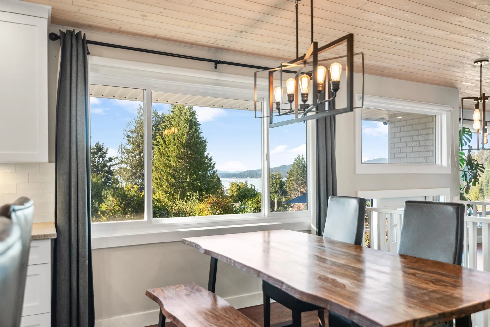 4770 Laurel Avenue, Sechelt, BC V7Z 0B4