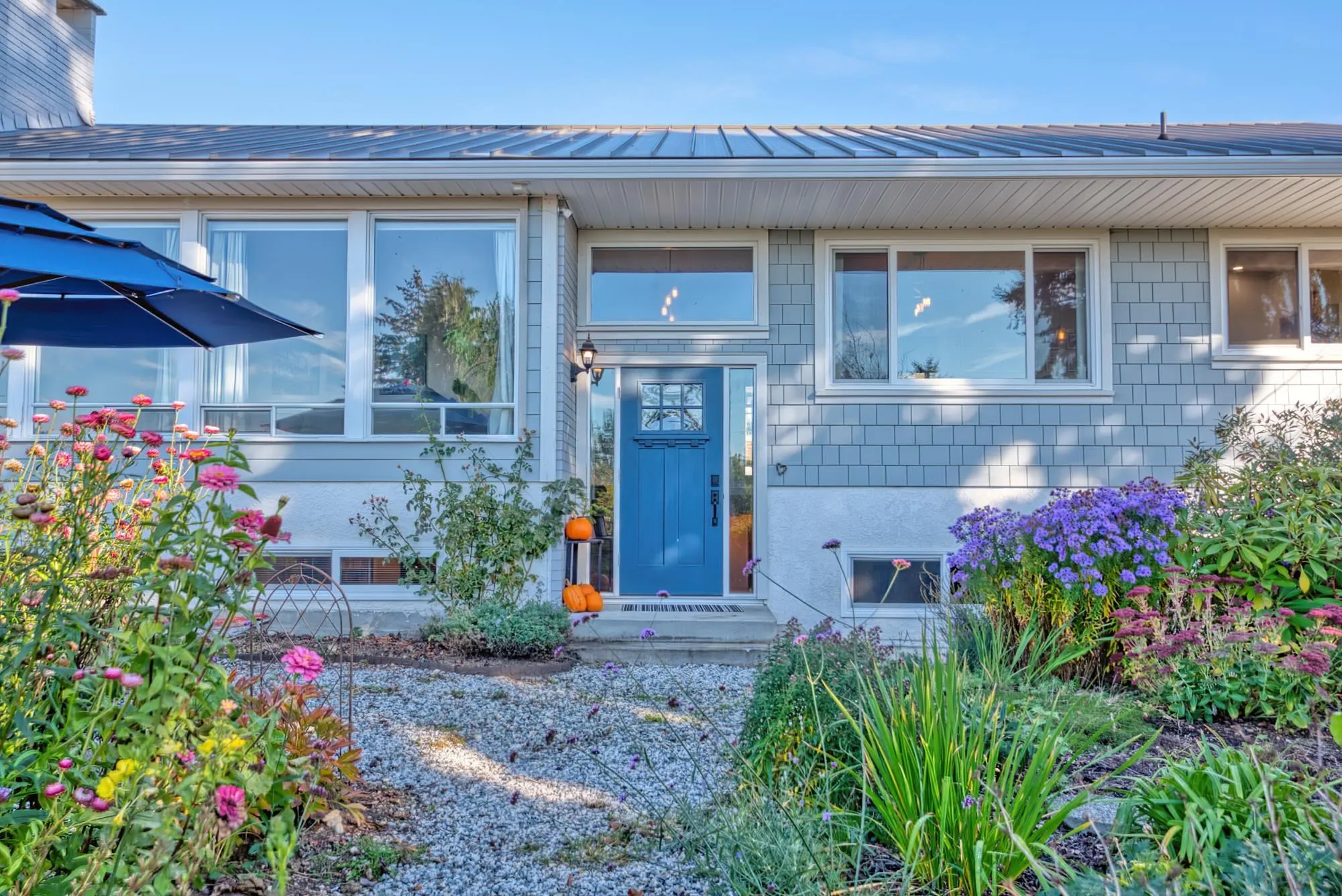 4770 Laurel Avenue, Sechelt, BC V7Z 0B4