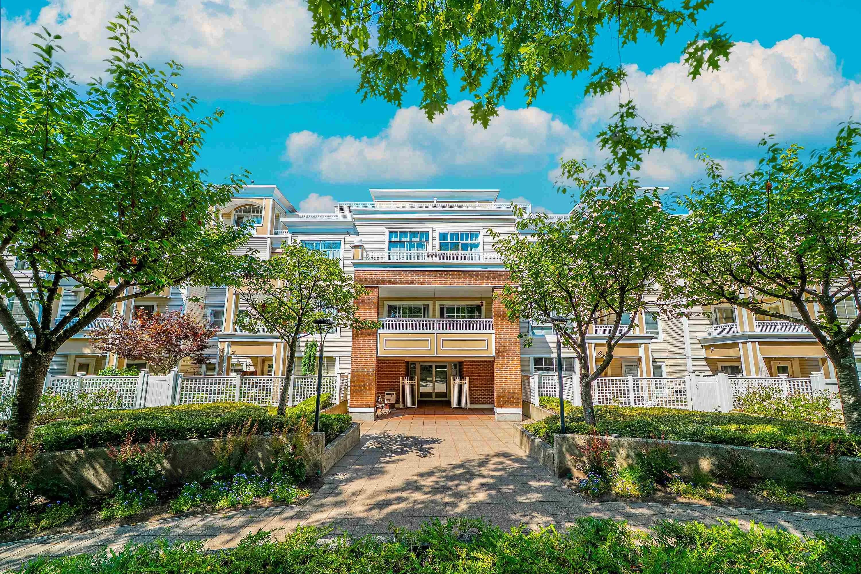 211 7117 Antrim Avenue, Burnaby, BC V5J 5K1
