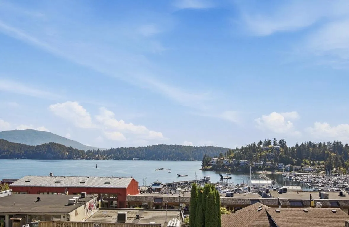 102 524 S Fletcher Road, Gibsons, BC V0N 1V0