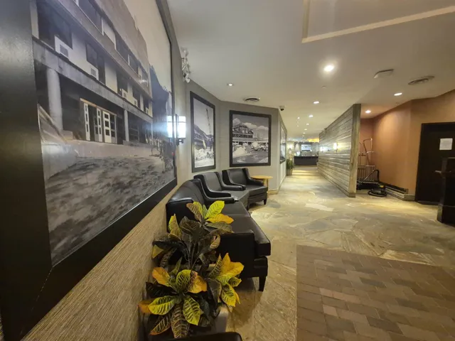 Building lobby featuring recessed lighting
