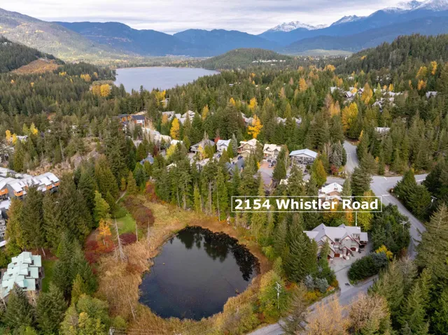 Aerial overview of property's location featuring a water and mountain view