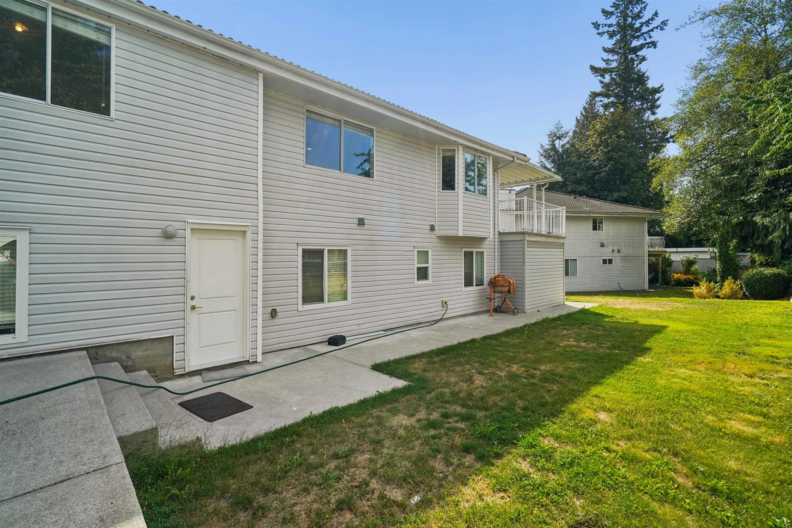7021 143a Street, Surrey, BC V3W 0X5
