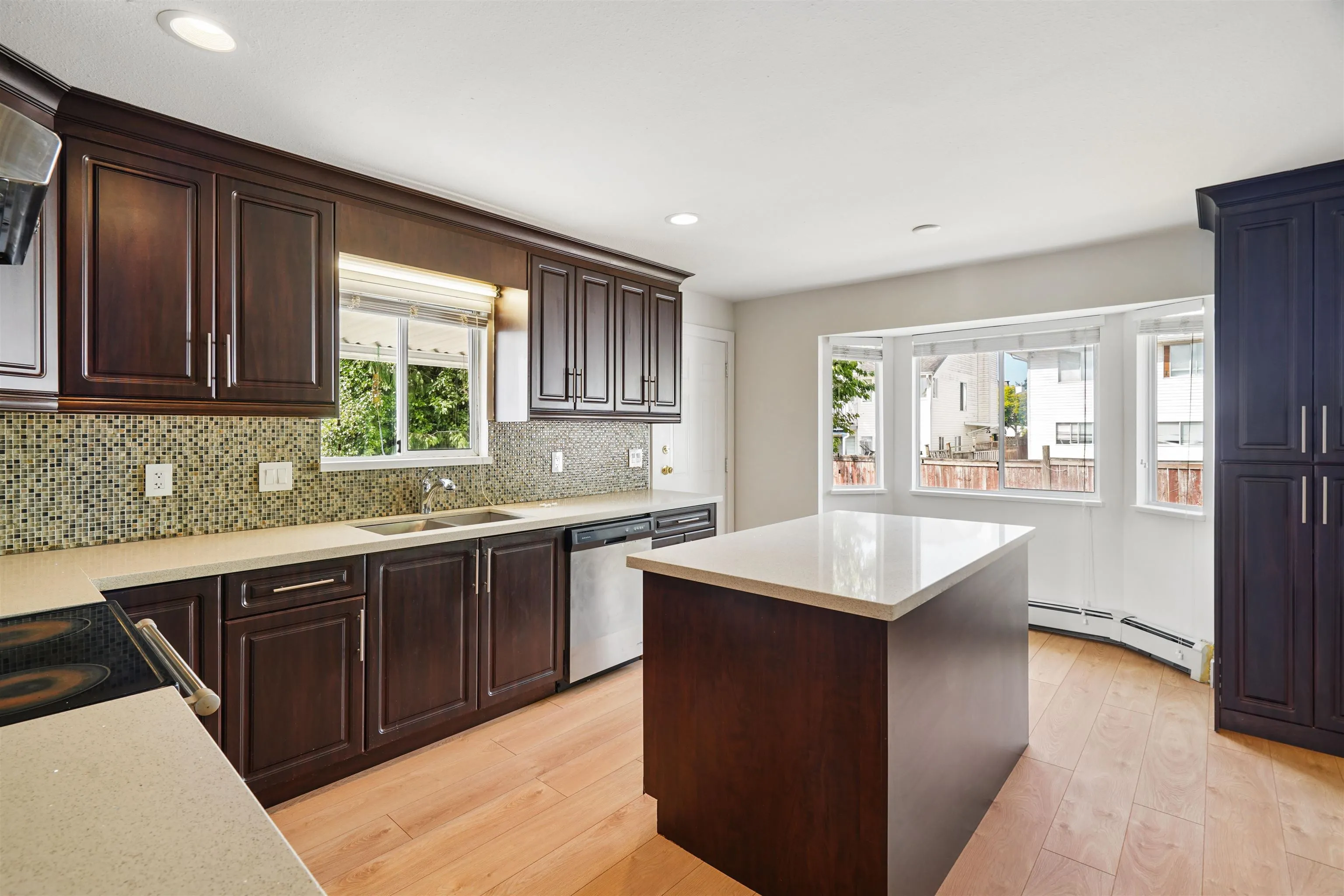 7021 143a Street, Surrey, BC V3W 0X5