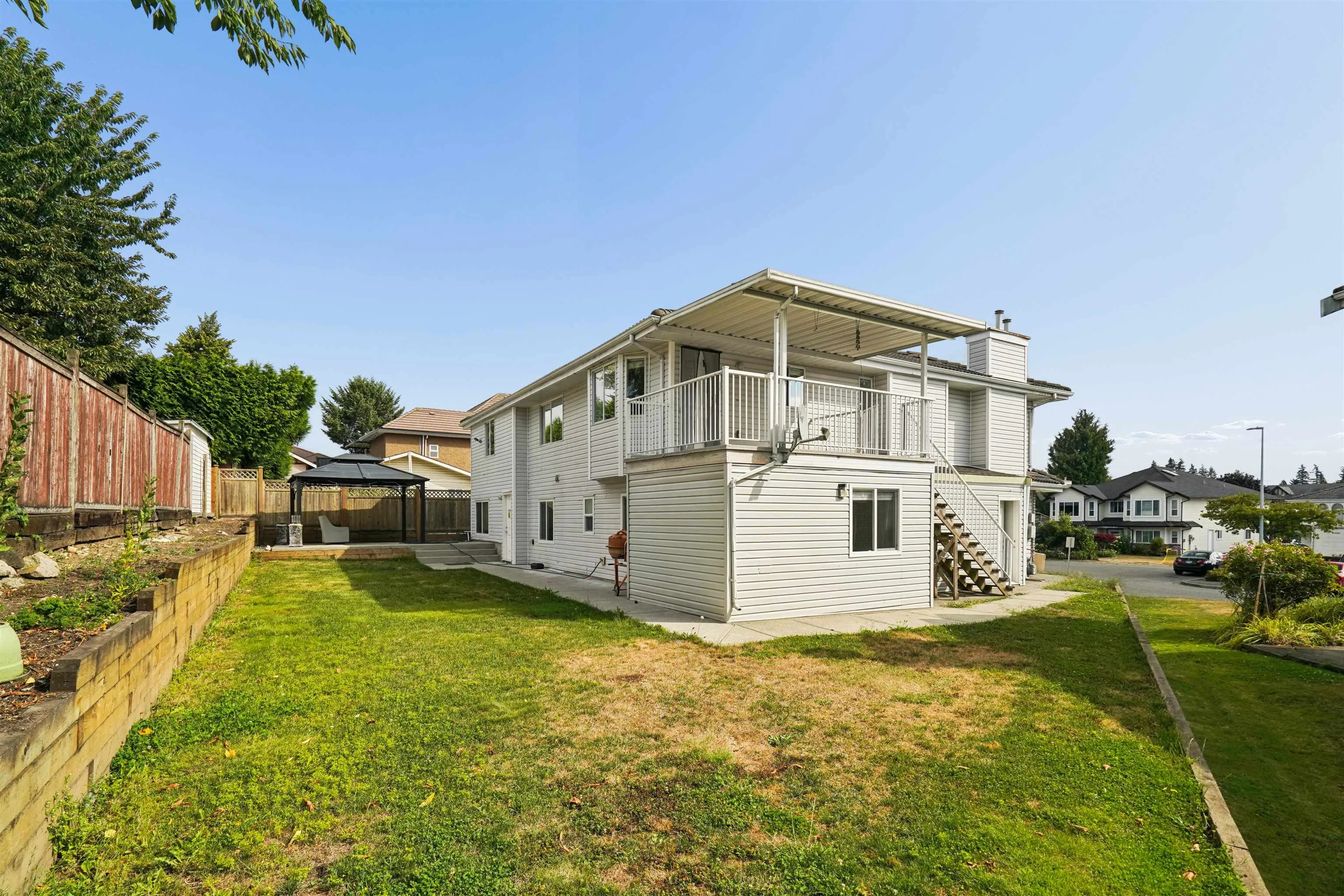 7021 143a Street, Surrey, BC V3W 0X5