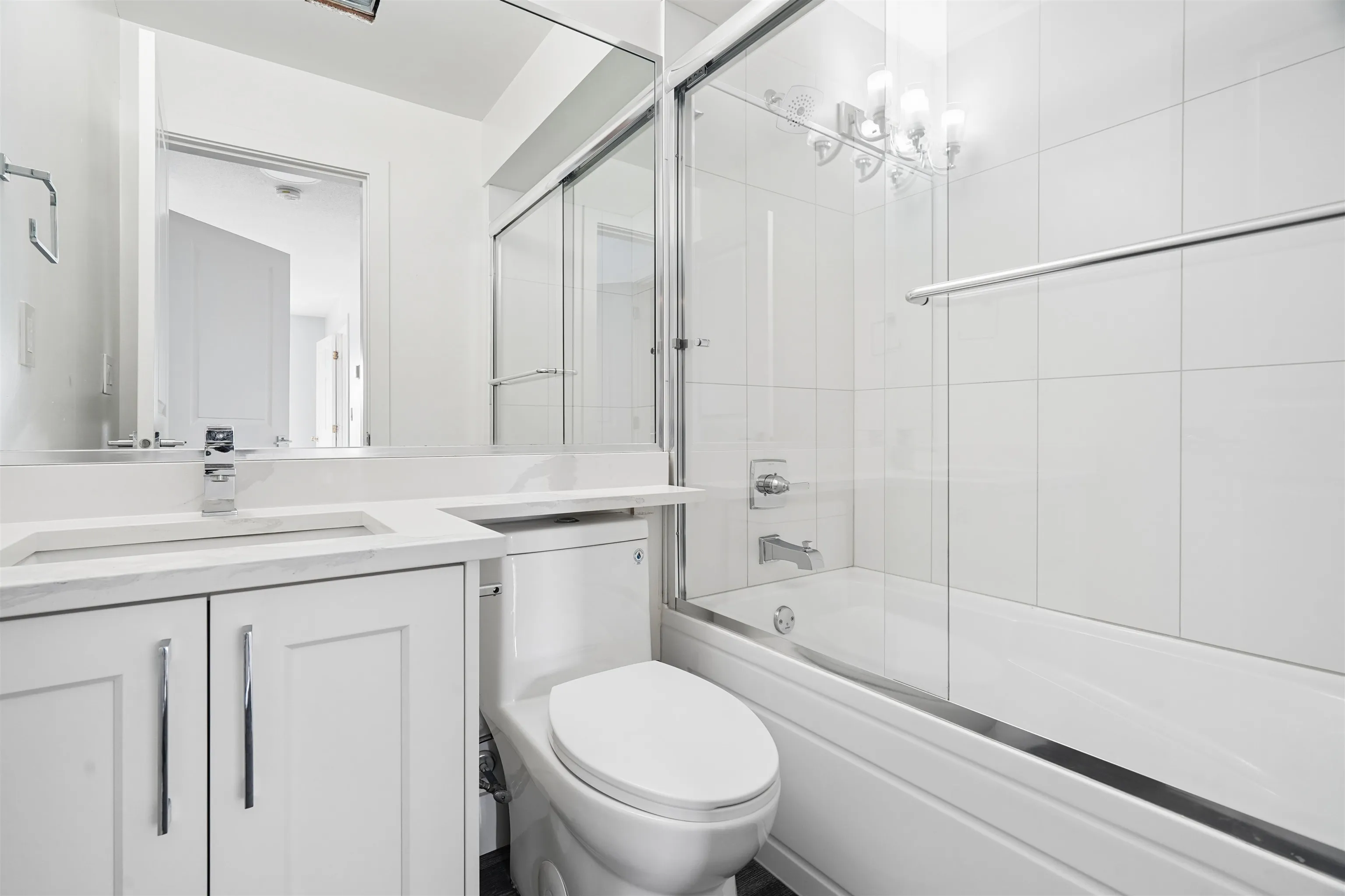 7021 143a Street, Surrey, BC V3W 0X5