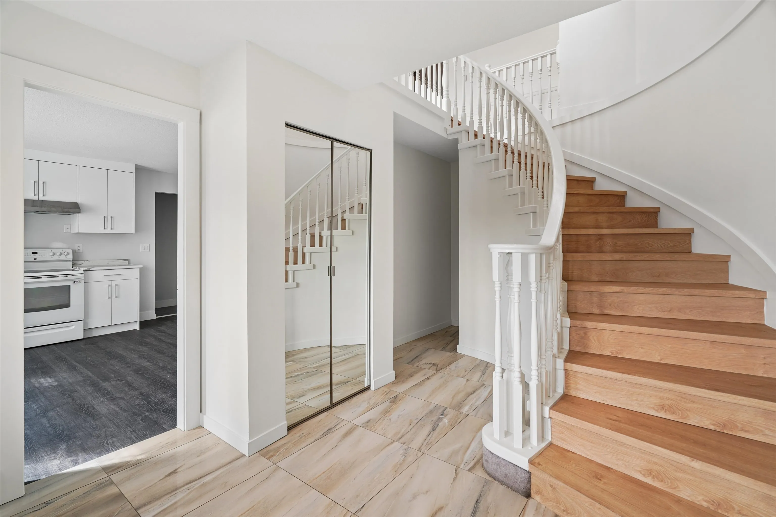 7021 143a Street, Surrey, BC V3W 0X5