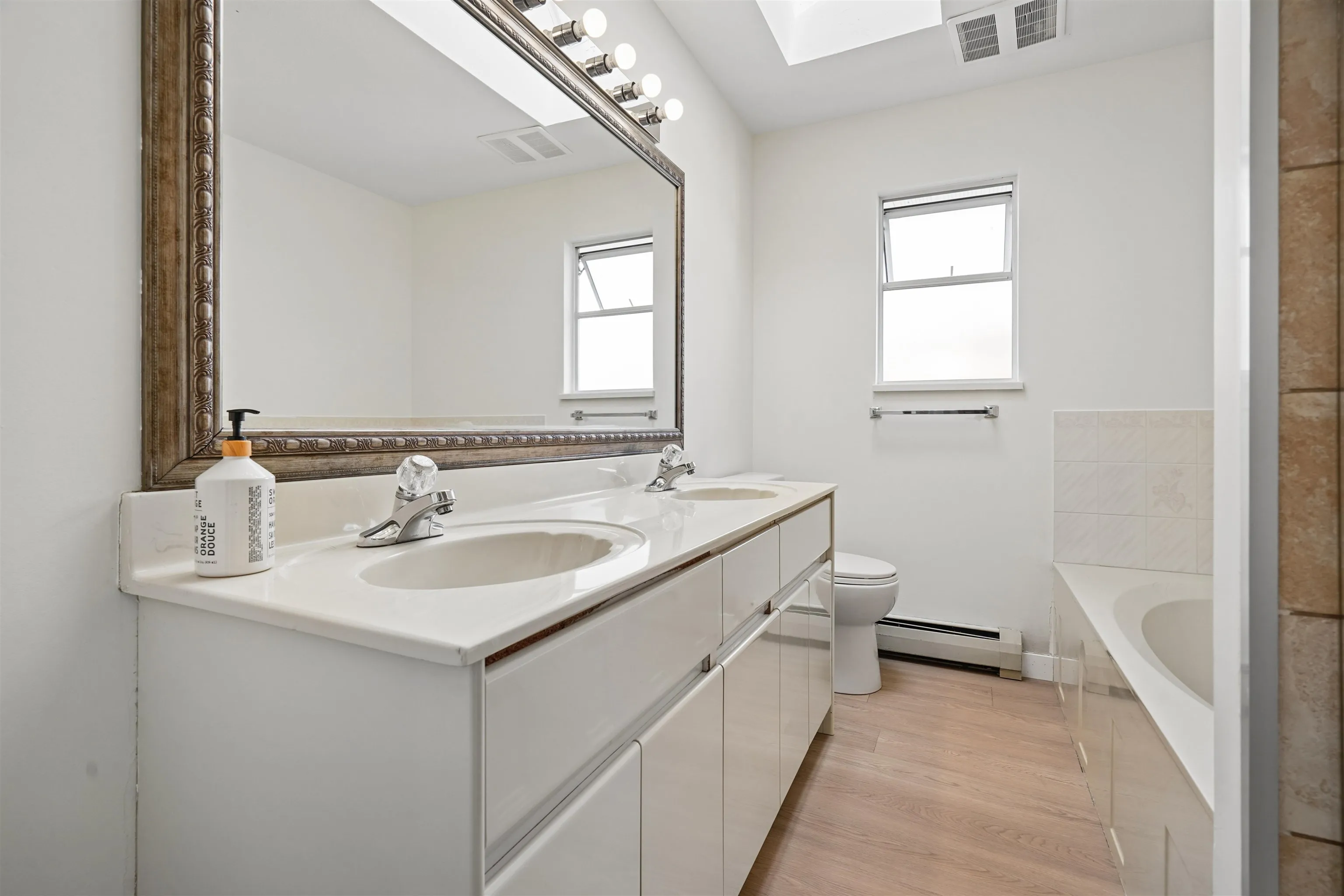 7021 143a Street, Surrey, BC V3W 0X5