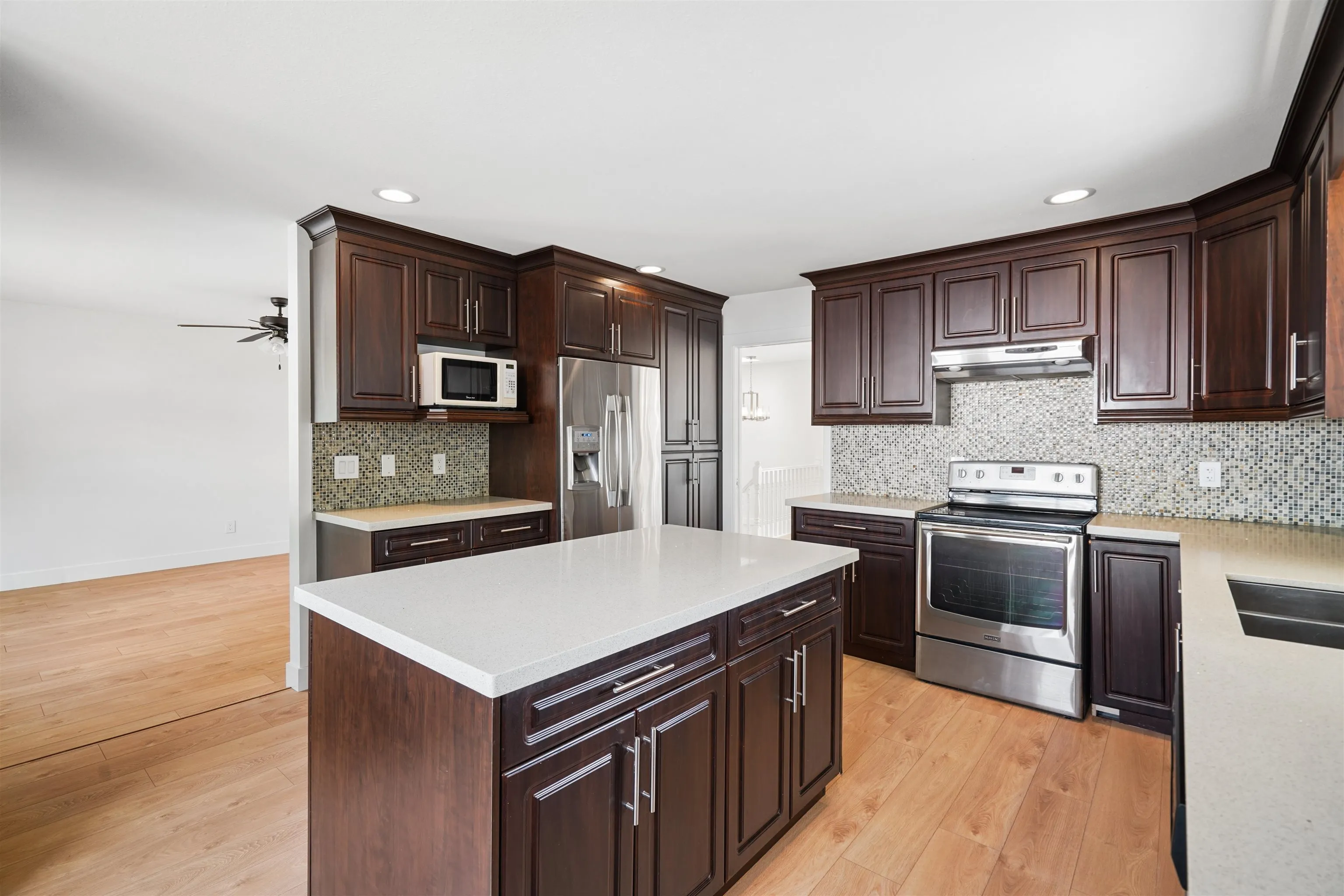 7021 143a Street, Surrey, BC V3W 0X5