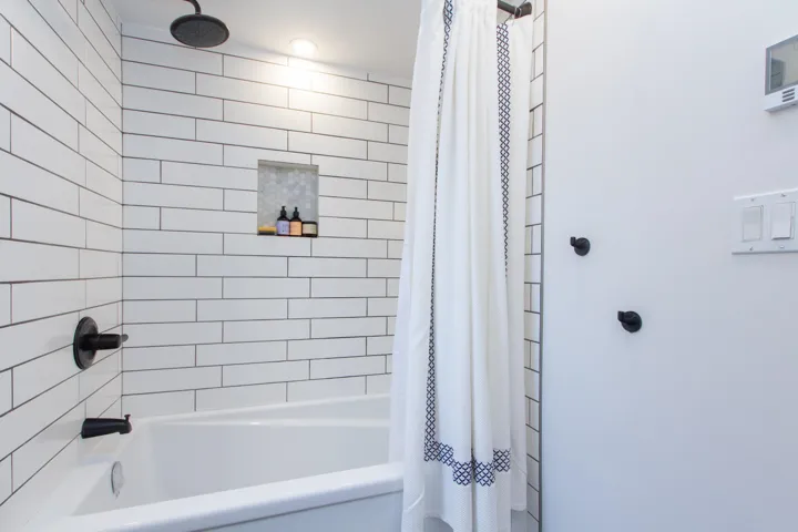 Bathroom with shower / tub combo with curtain