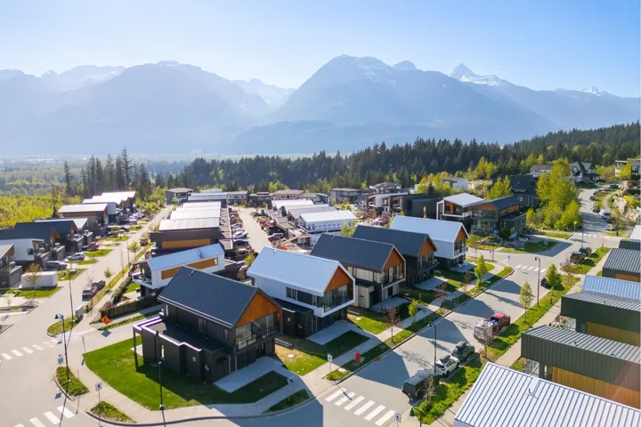 Drone / aerial view featuring a mountain view and a forest view