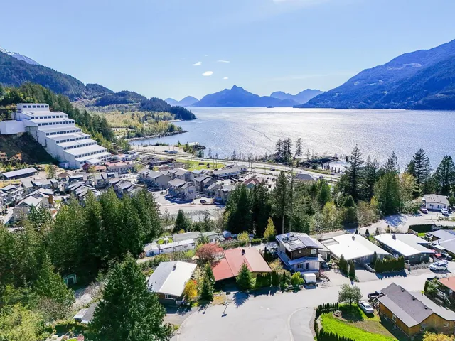 Bird's eye view with a residential view and a water and mountain view