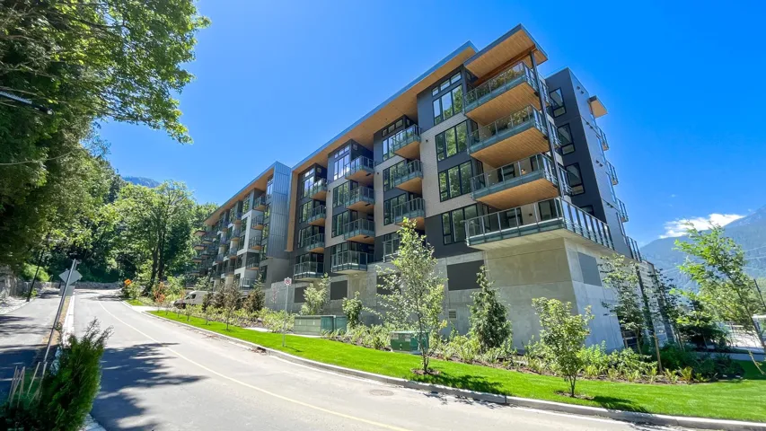 View of apartment building / complex