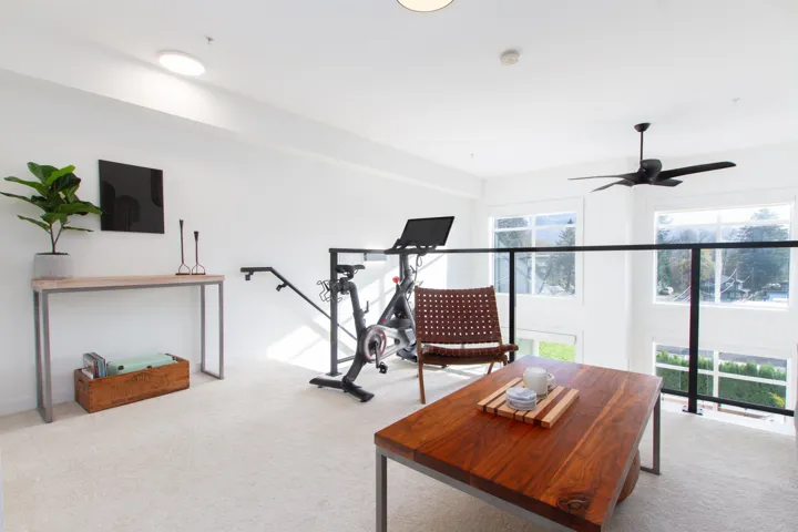 Living area with carpet and ceiling fan