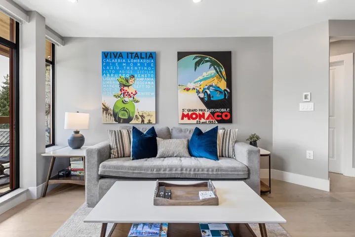 Living room with recessed lighting, baseboards, and wood finished floors