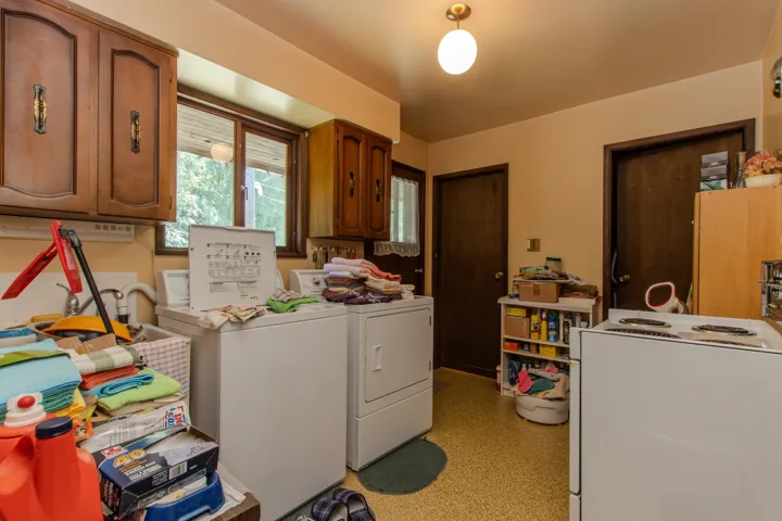 Laundry room featuring independent washer and dryer