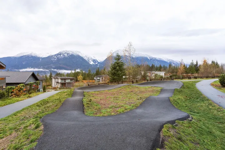 View of home's community with a mountain view