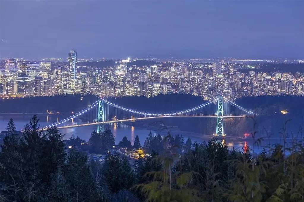 1375 Burnside Road, West Vancouver, BC V7S 2P6