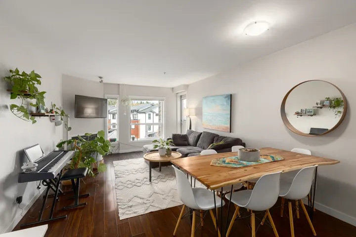 Dining/Living room