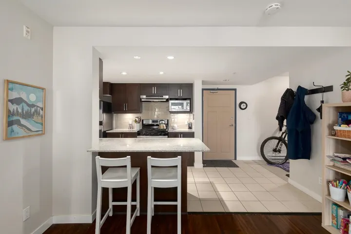 Breakfast bar