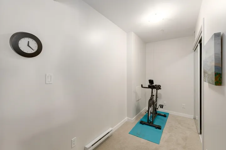 Mud room, flex room or storage!