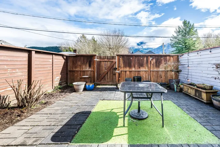 Views of the Chief, sunny exposure, gate to parking for easy access and fenced!