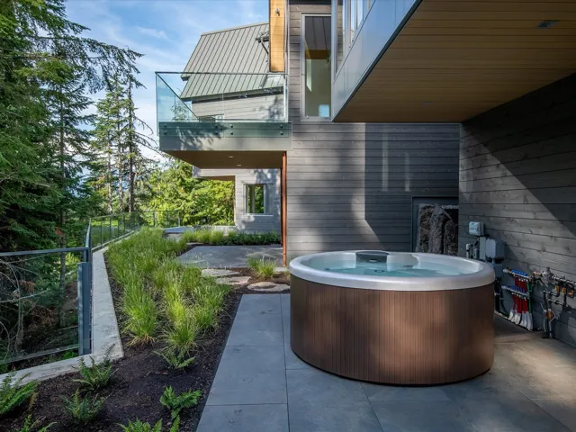 Patio / terrace with a hot tub and a patio