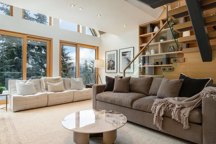 Living room featuring carpet floors, a towering ceiling, and recessed lighting
