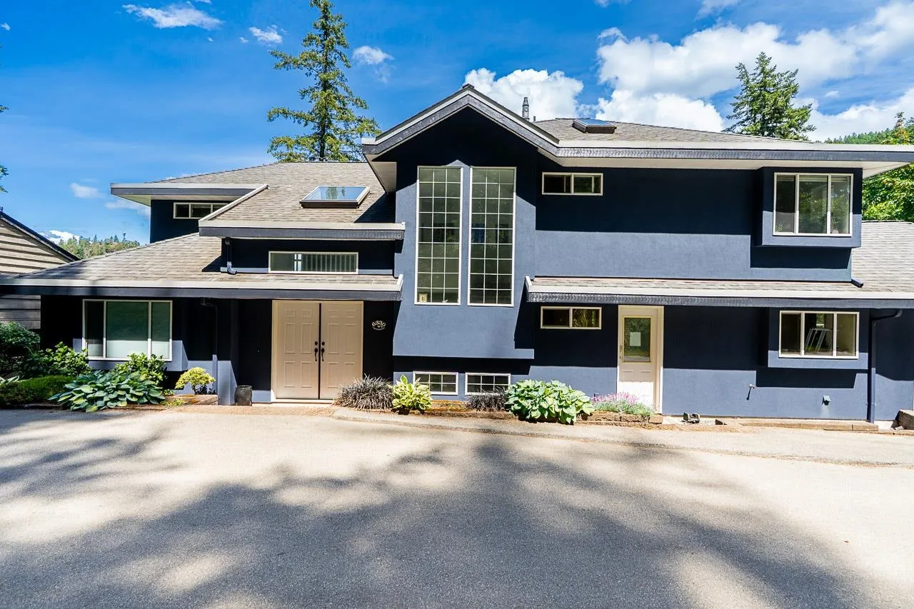 6330 Chatham Street, West Vancouver, BC V7W 2E2