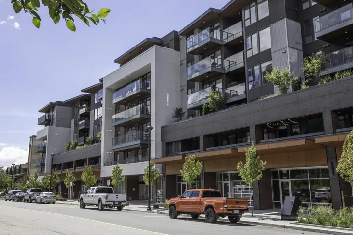 View of apartment building / complex