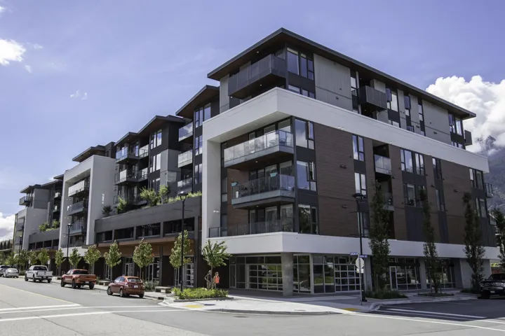 View of apartment building / complex