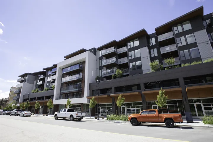 View of apartment building / complex
